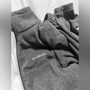 Columbia Men's Fleece Jacket in Charcoal Gray – Size Large.